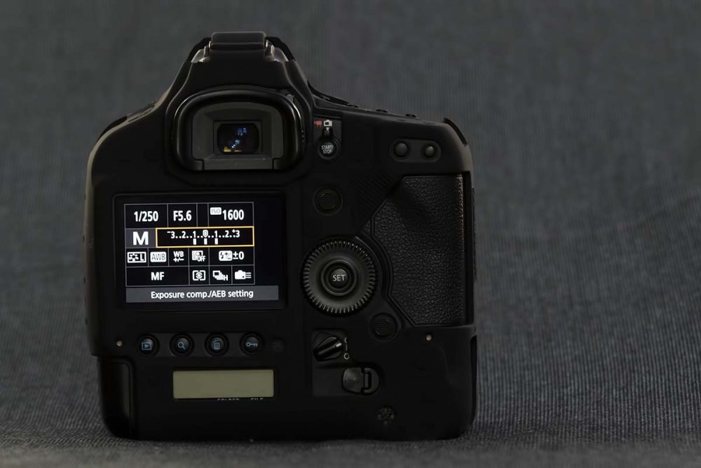 Exposure Bracketing What is It & How to Use It? PhotographyAxis