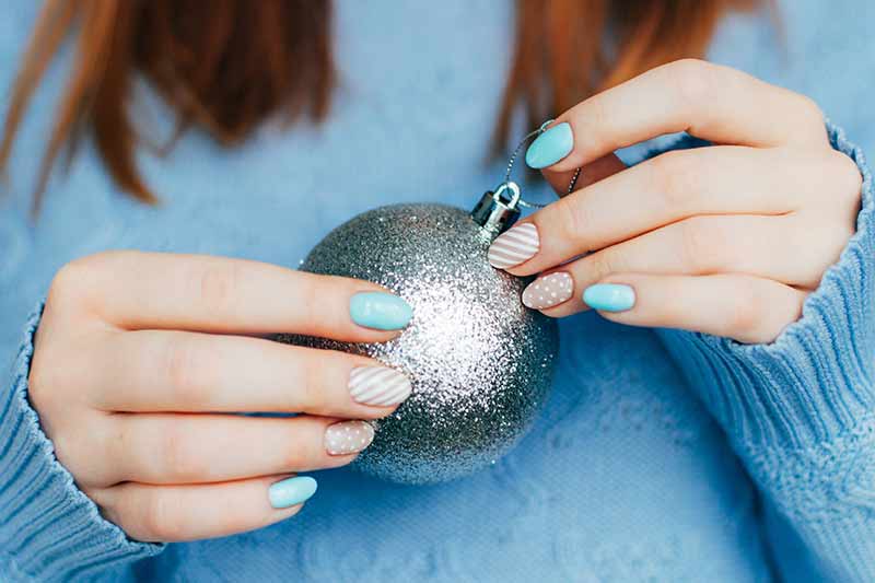 9 Photogenic Poses to Show Off Your Manicure